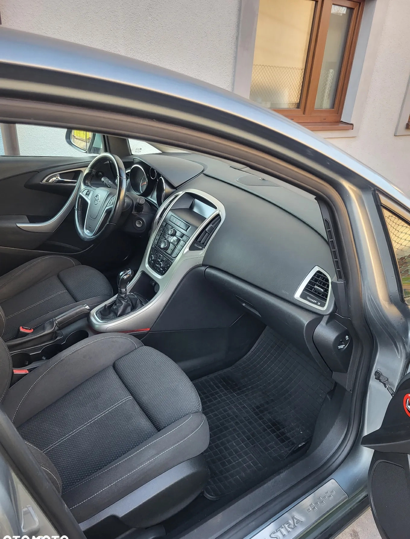 Opel Astra cena 22500 przebieg: 237600, rok produkcji 2011 z Sulejów małe 137